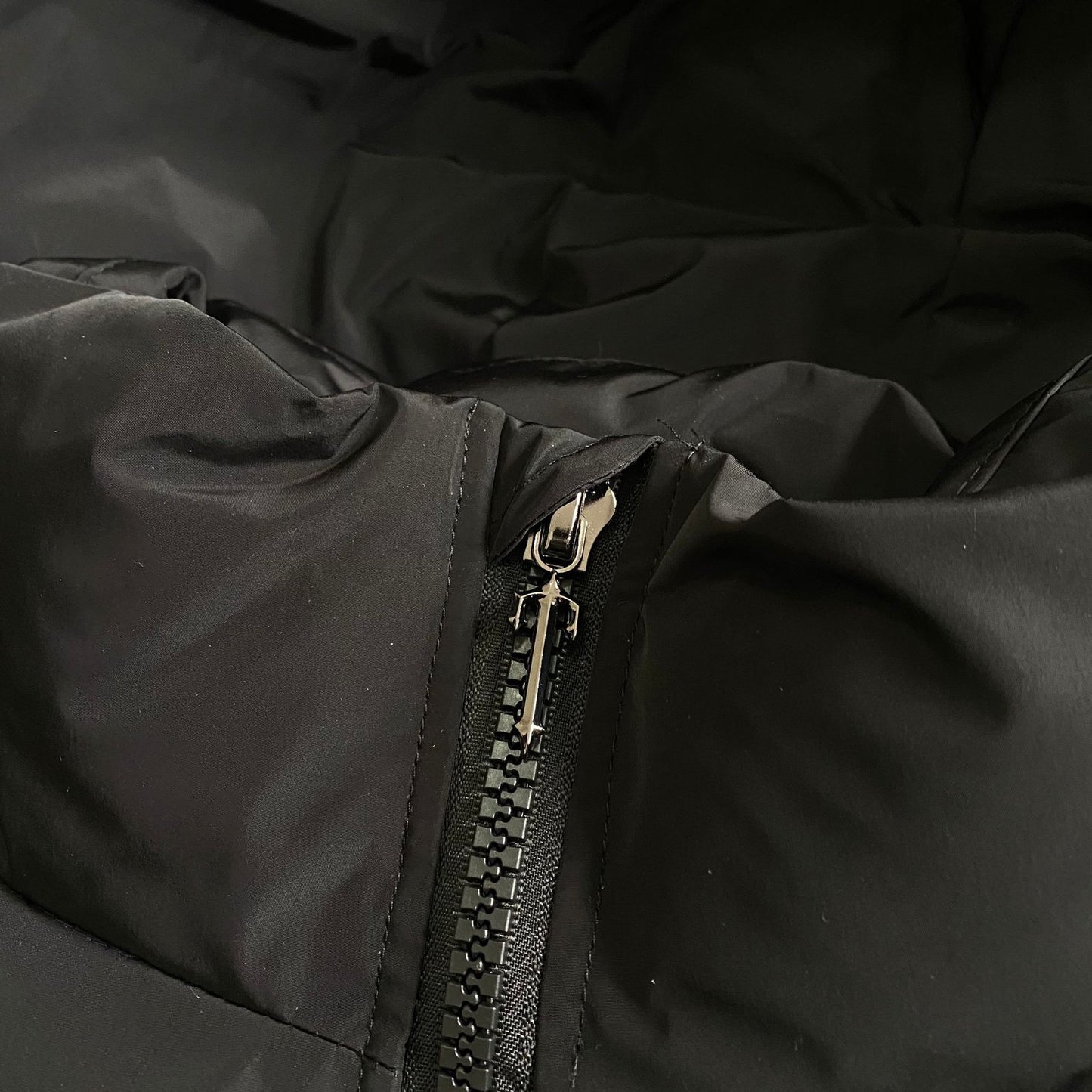 TR4PST4R - ABRIGO NEGRO